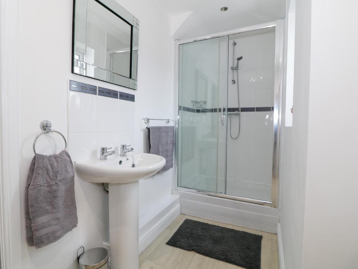 8 Marina View Villa Pwllheli Exterior photo